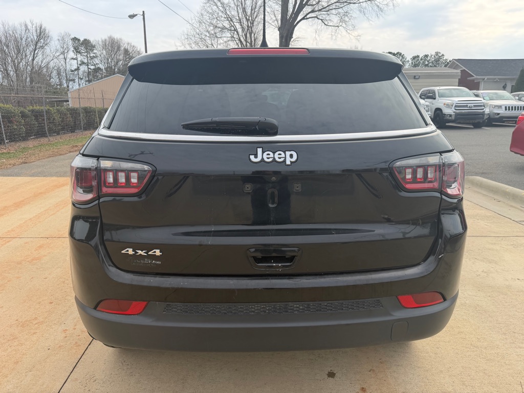 Photo 5 of this JEEP COMPASS