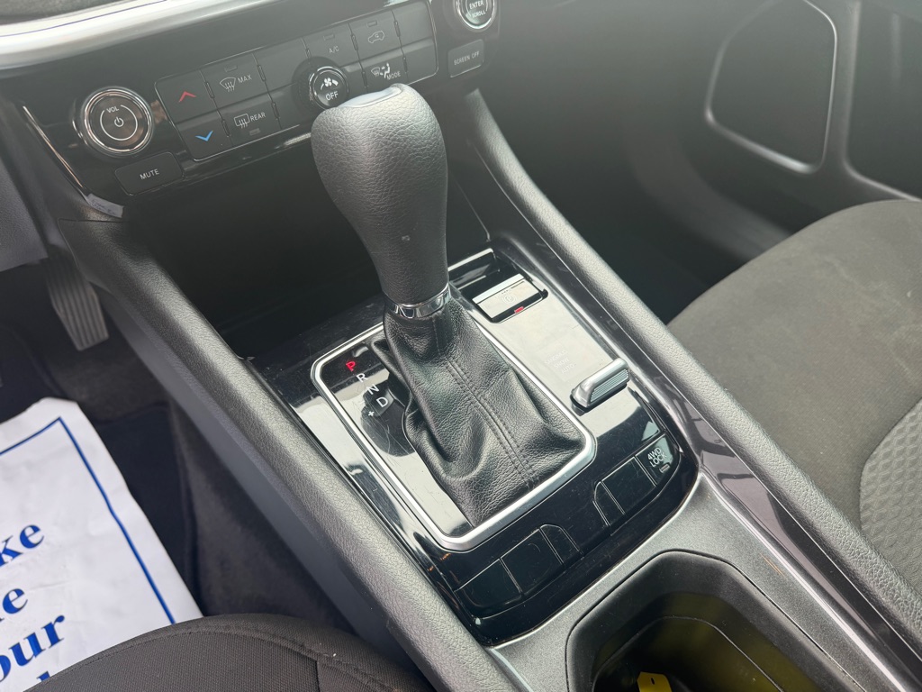 Photo 18 of this JEEP COMPASS