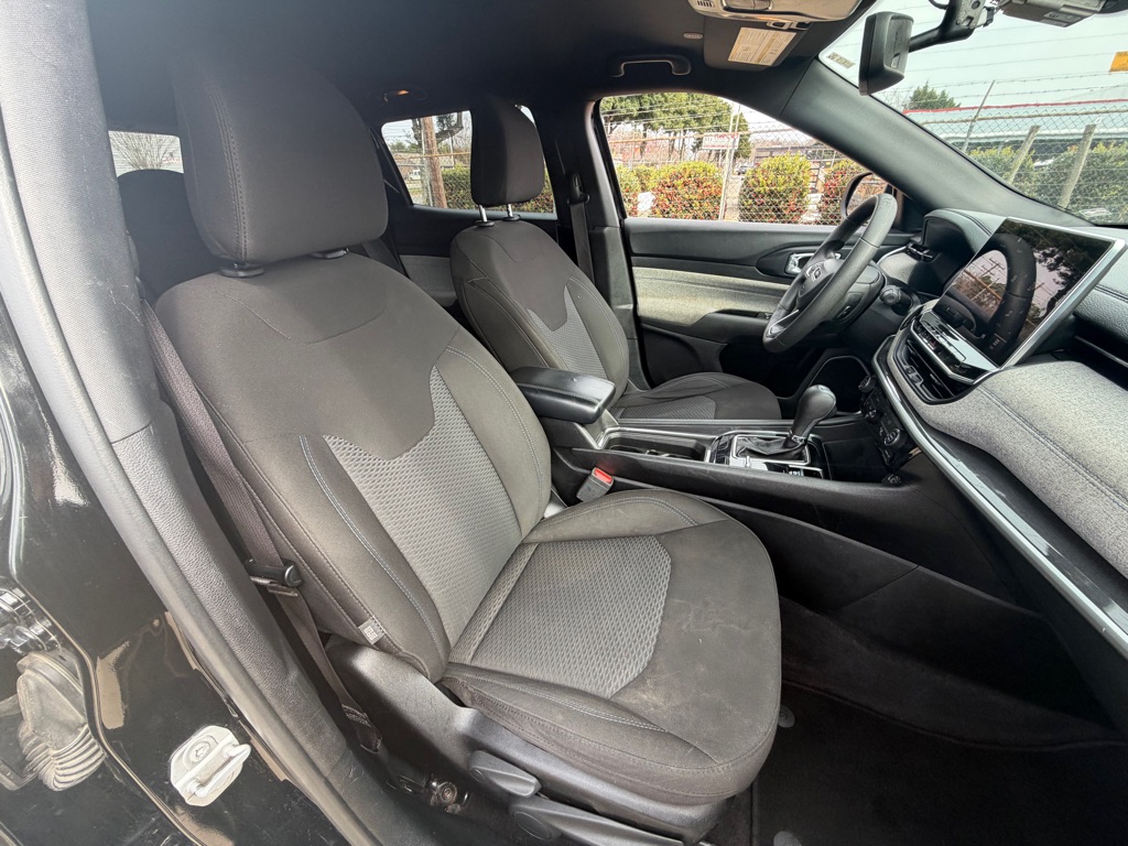 Photo 19 of this JEEP COMPASS