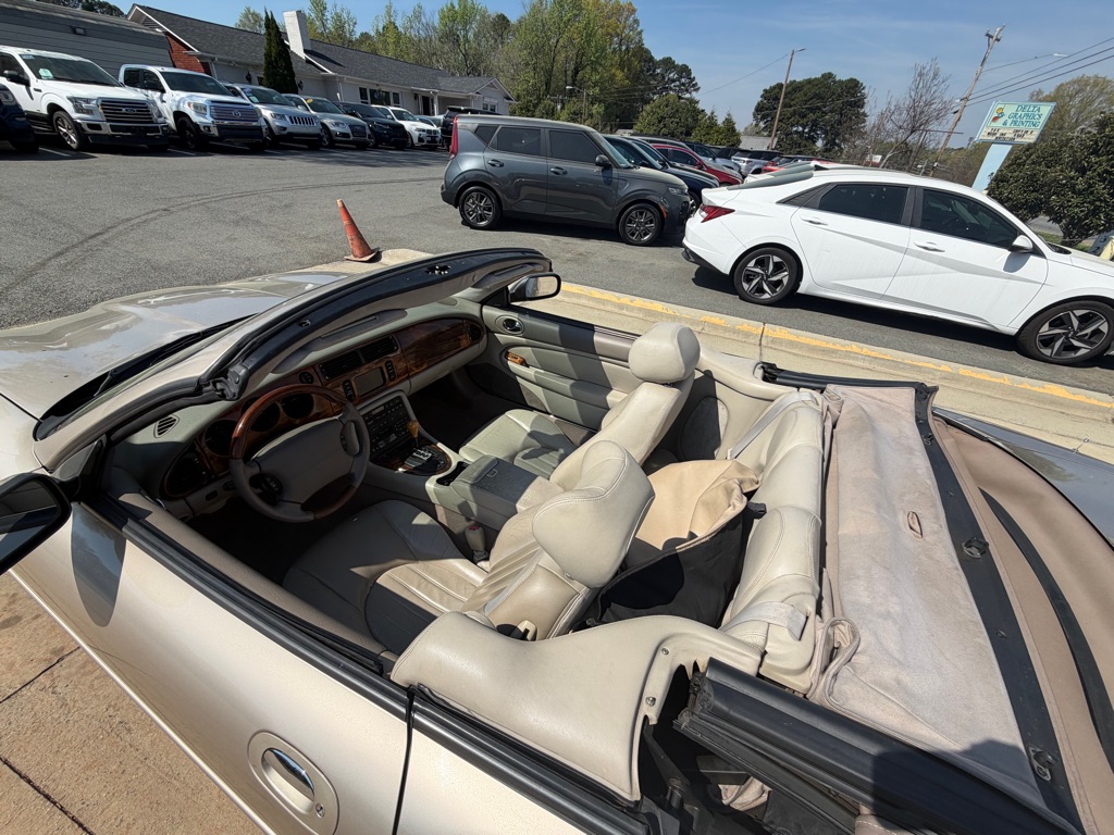Photo 17 of this JAGUAR XK8