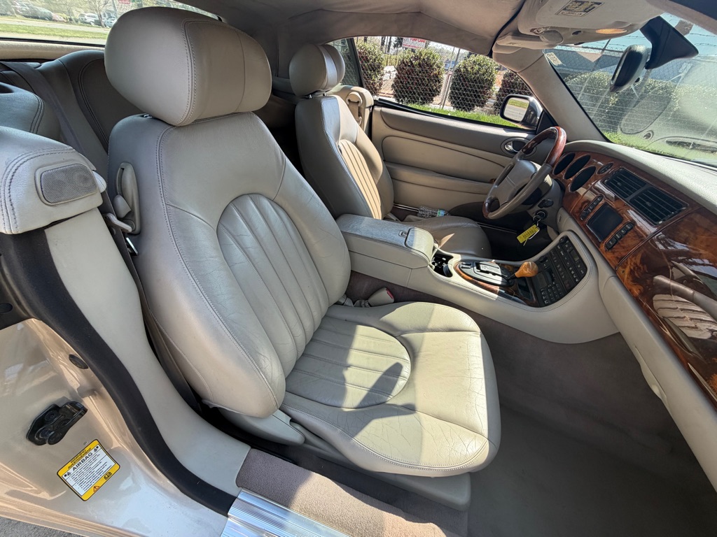 Photo 9 of this JAGUAR XK8