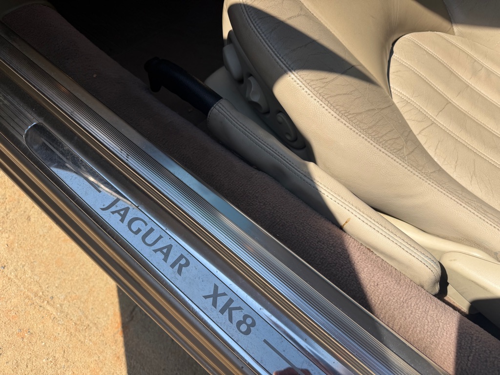 Photo 10 of this JAGUAR XK8