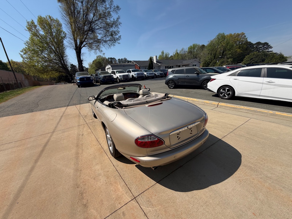 Photo 18 of this JAGUAR XK8