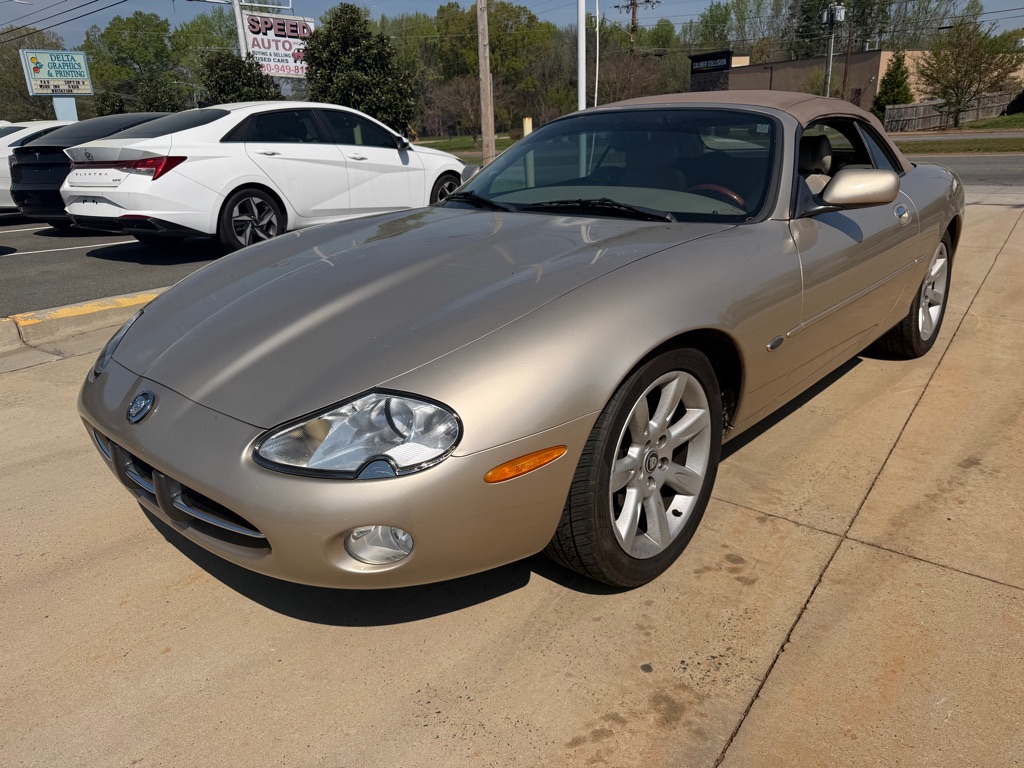 Photo 3 of this JAGUAR XK8