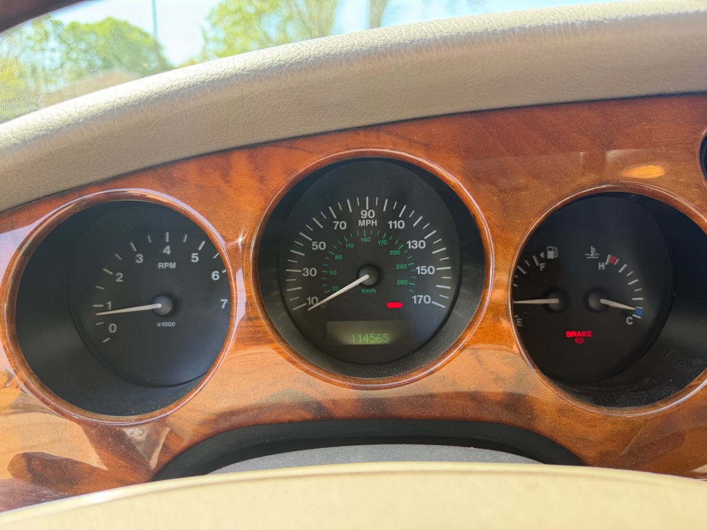 Photo 12 of this JAGUAR XK8