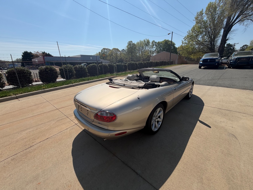 Photo 19 of this JAGUAR XK8