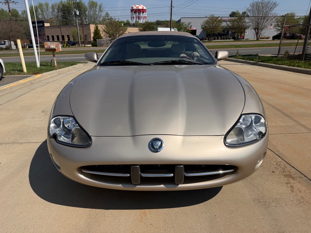 Photo 2 of this JAGUAR XK8
