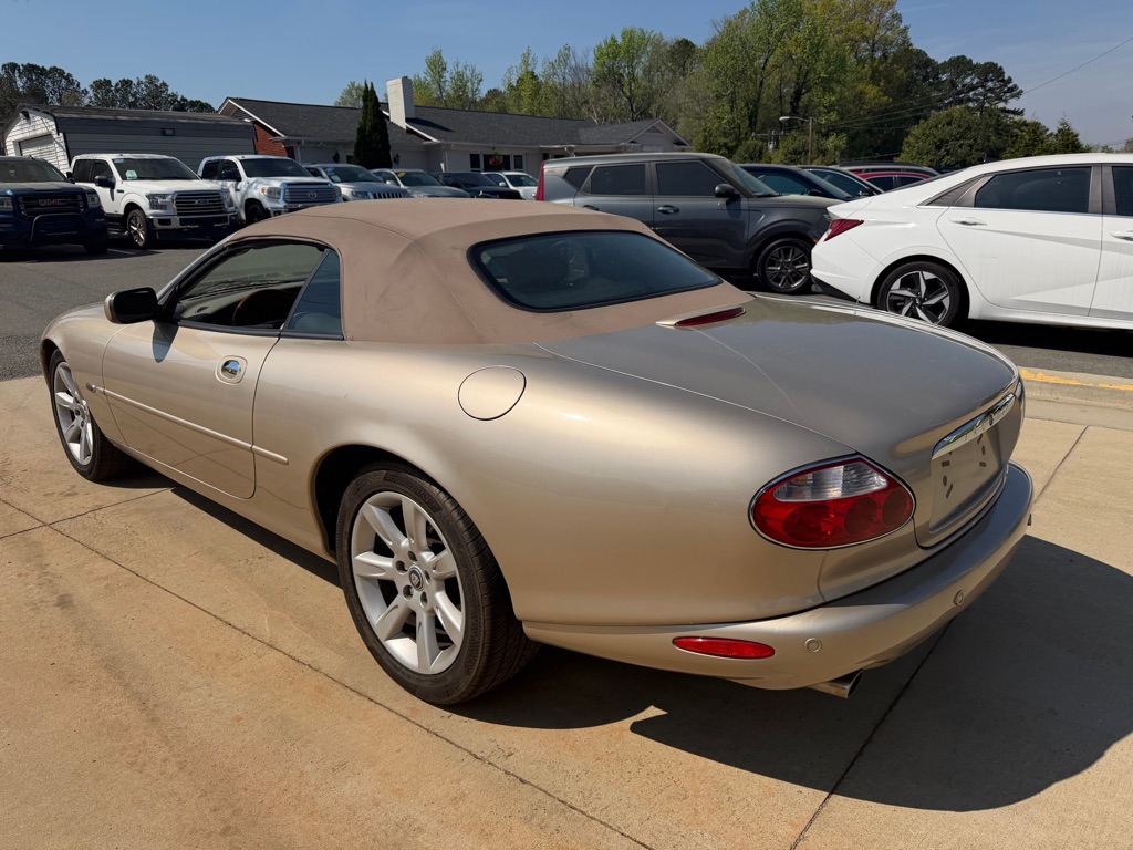 Photo 4 of this JAGUAR XK8