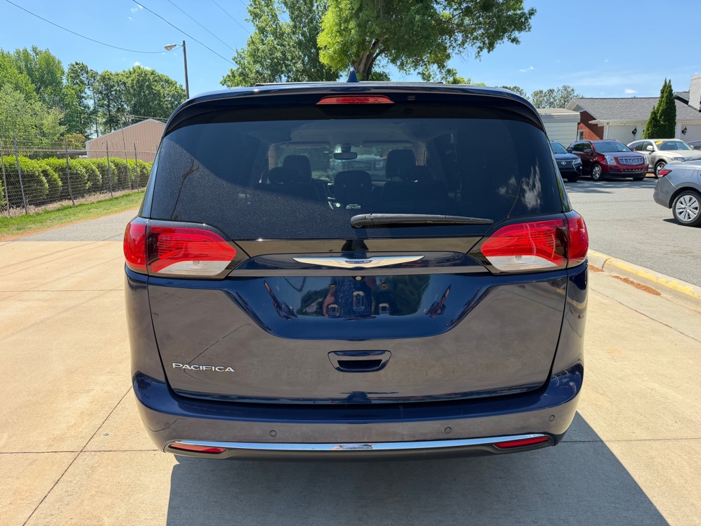 Photo 5 of this CHRYSLER PACIFICA