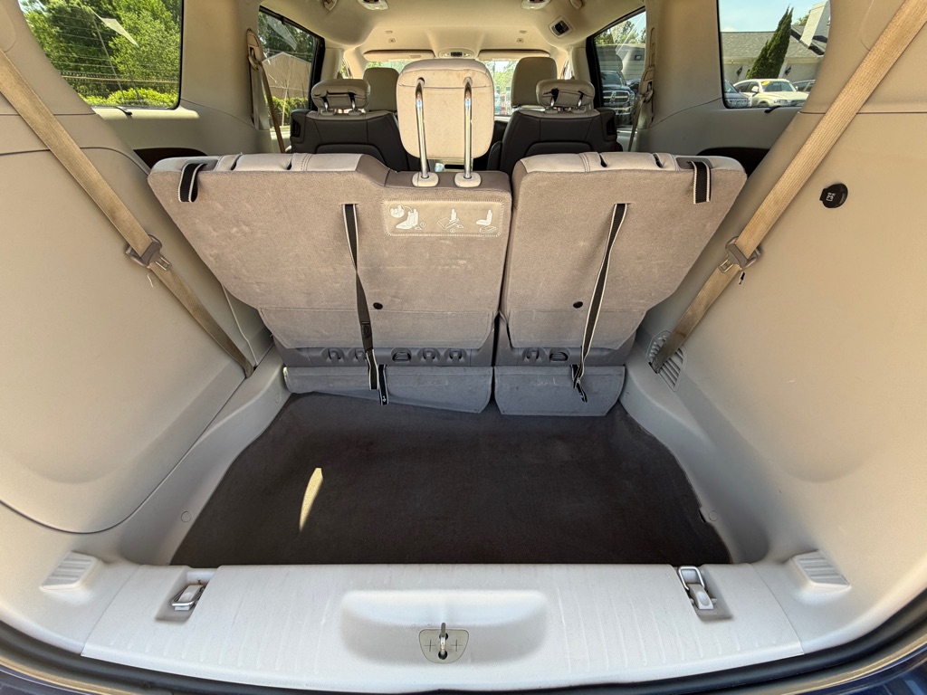 Photo 8 of this CHRYSLER PACIFICA