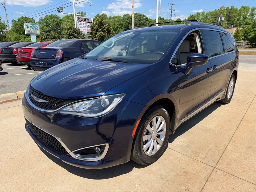 Photo 3 of this CHRYSLER PACIFICA