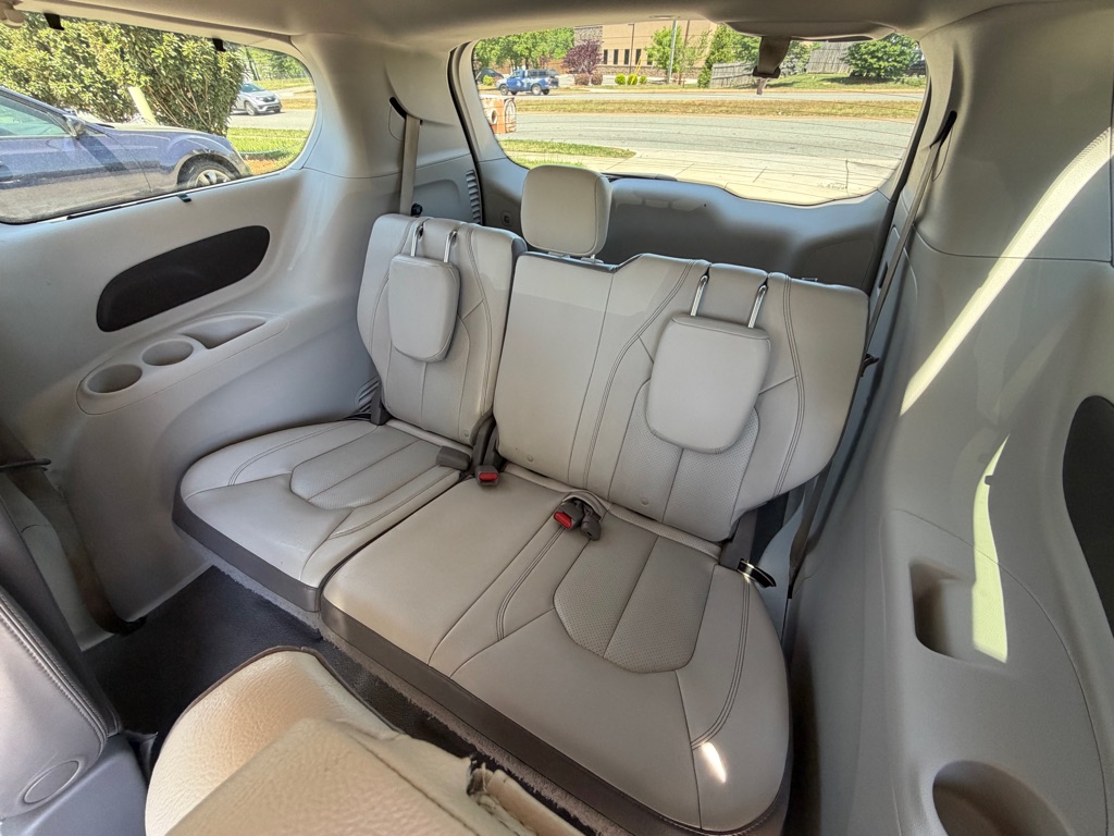 Photo 10 of this CHRYSLER PACIFICA