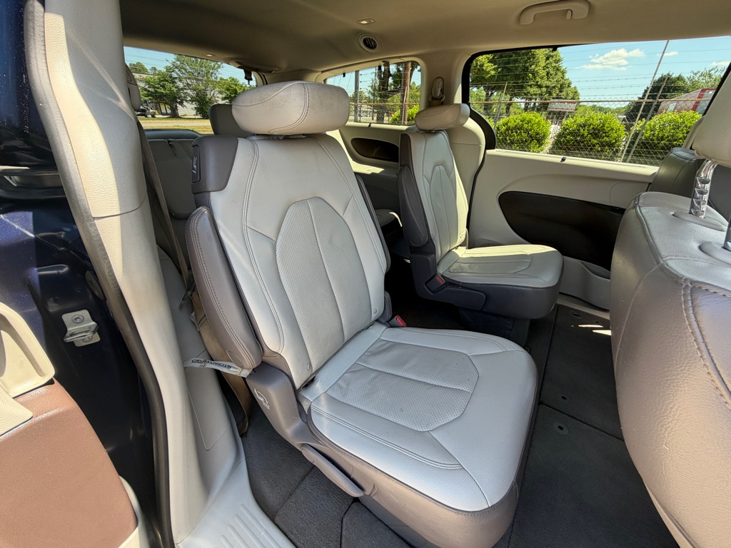 Photo 24 of this CHRYSLER PACIFICA