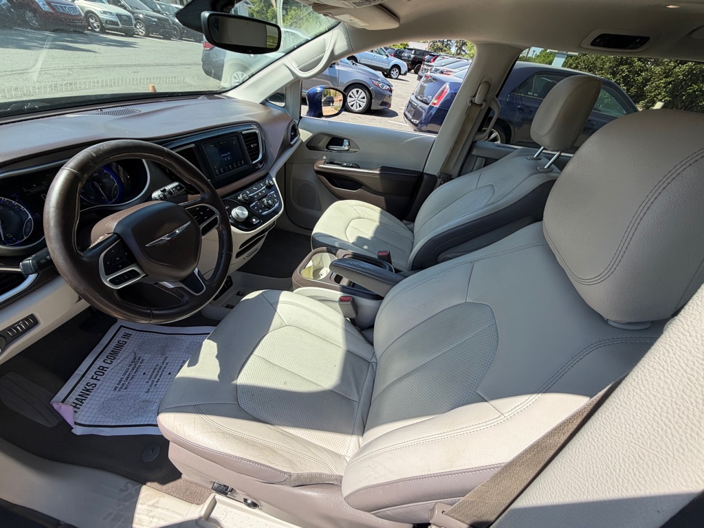 Photo 13 of this CHRYSLER PACIFICA