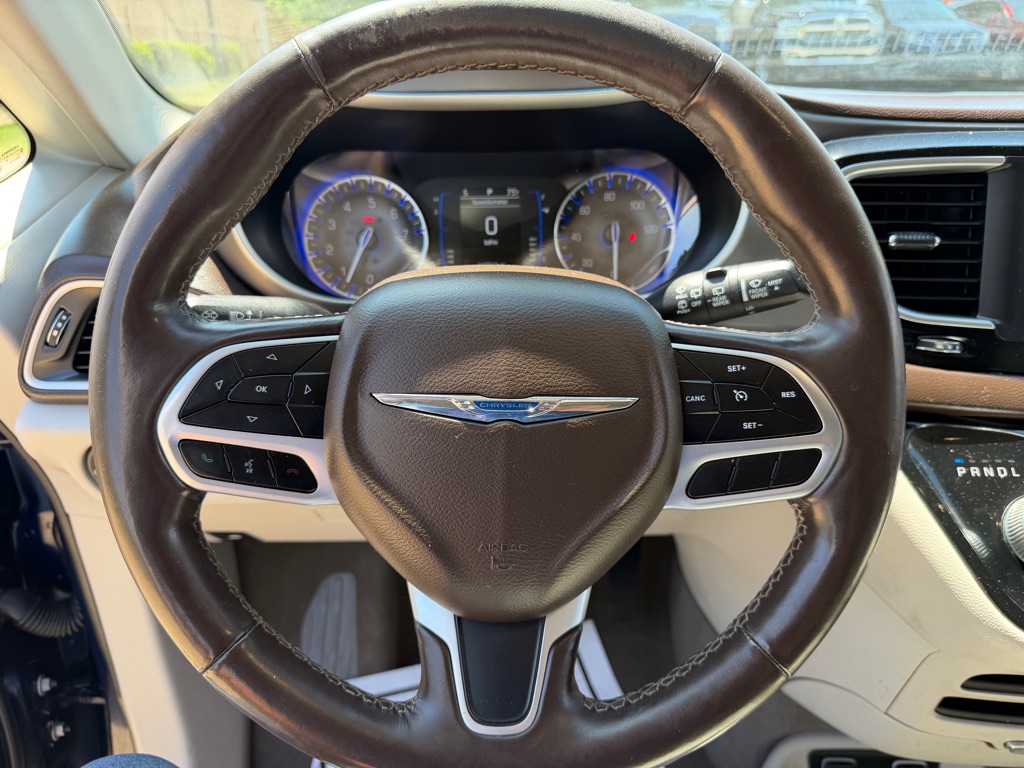 Photo 18 of this CHRYSLER PACIFICA