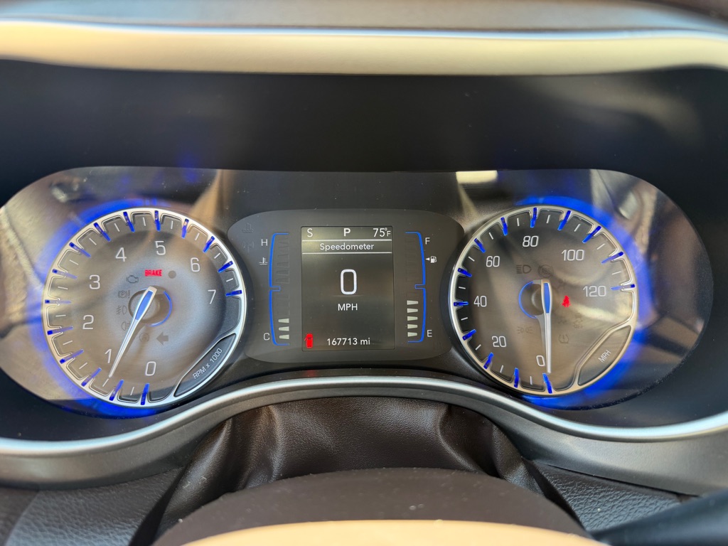 Photo 17 of this CHRYSLER PACIFICA