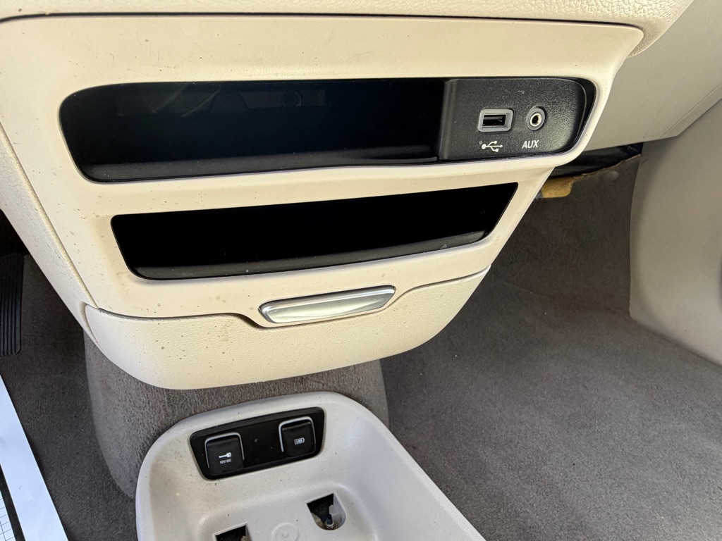 Photo 21 of this CHRYSLER PACIFICA
