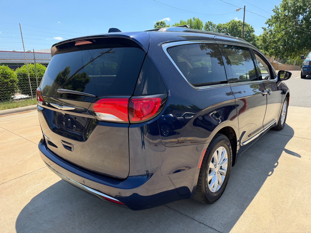 Photo 6 of this CHRYSLER PACIFICA