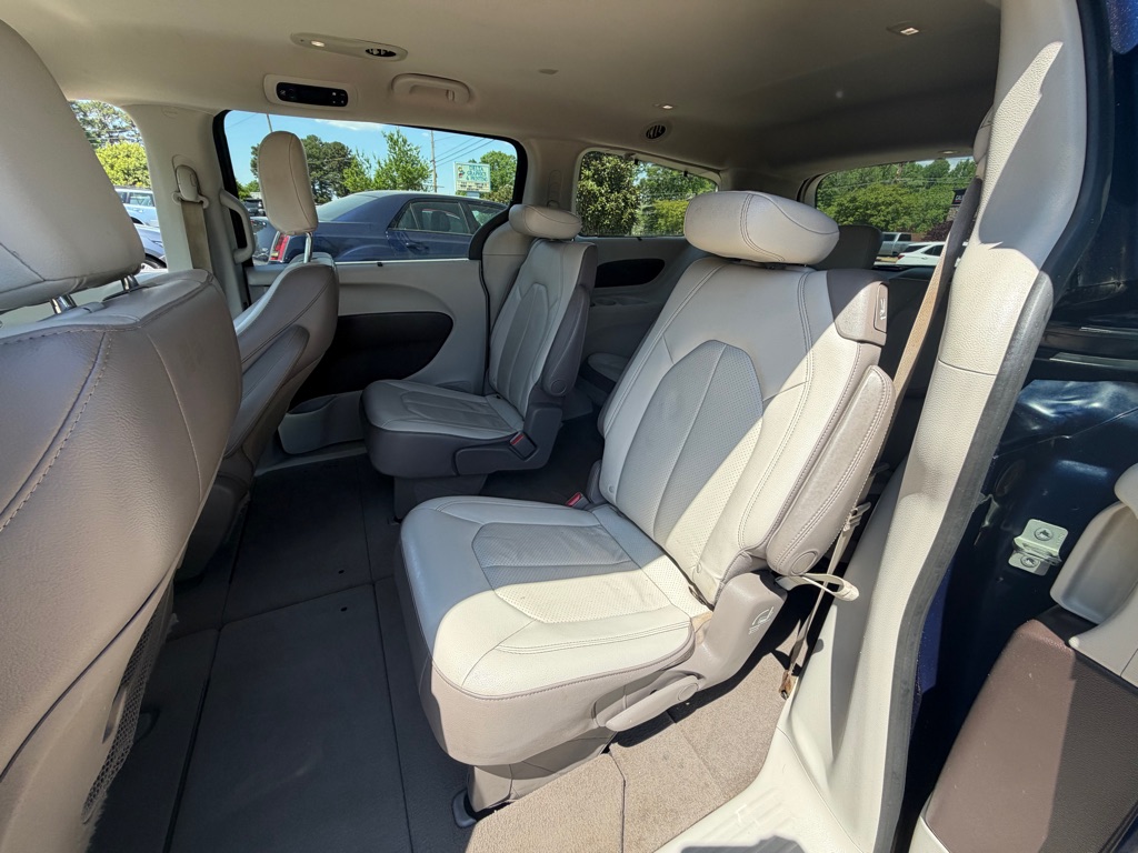 Photo 11 of this CHRYSLER PACIFICA