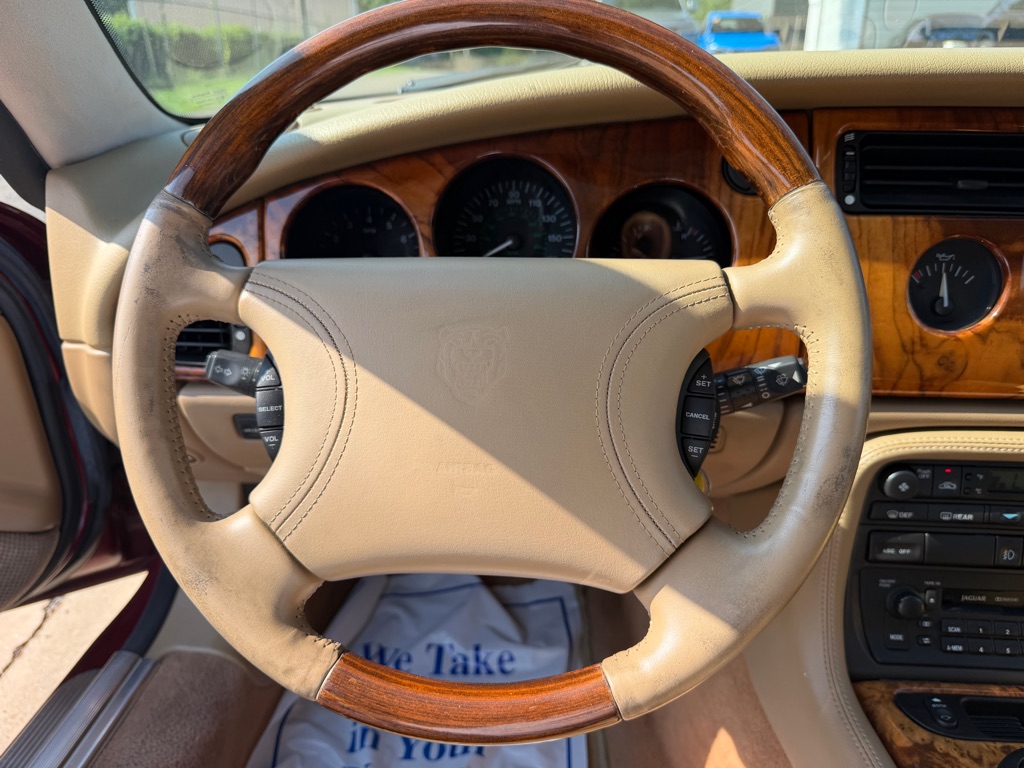 Photo 14 of this JAGUAR XK8