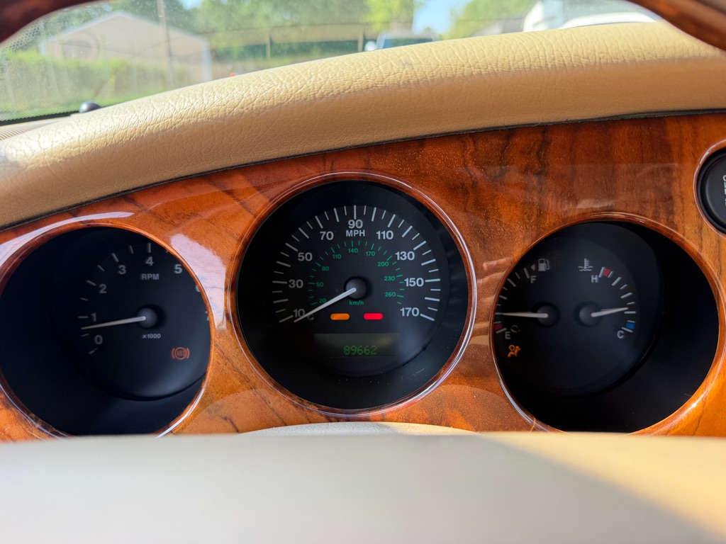 Photo 13 of this JAGUAR XK8