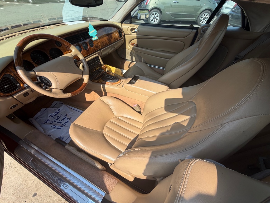 Photo 11 of this JAGUAR XK8