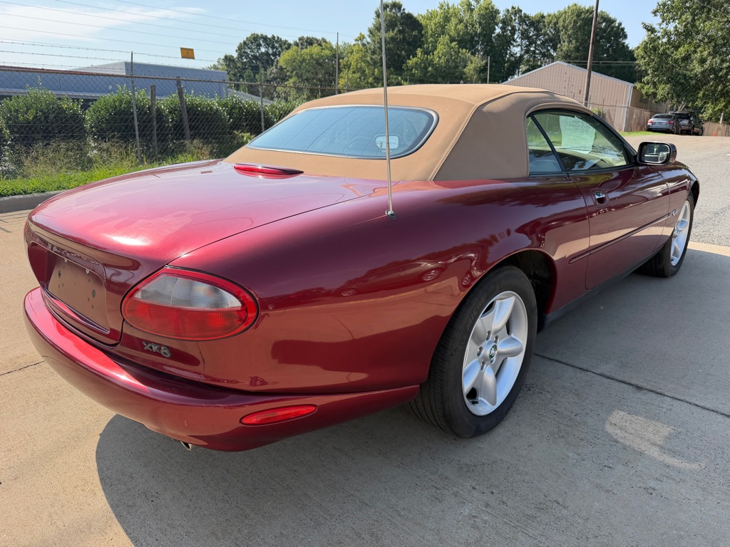 Photo 6 of this JAGUAR XK8