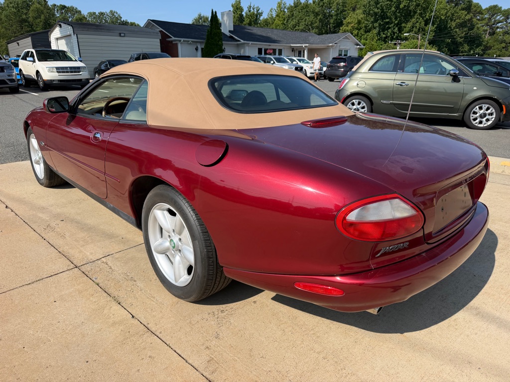 Photo 4 of this JAGUAR XK8