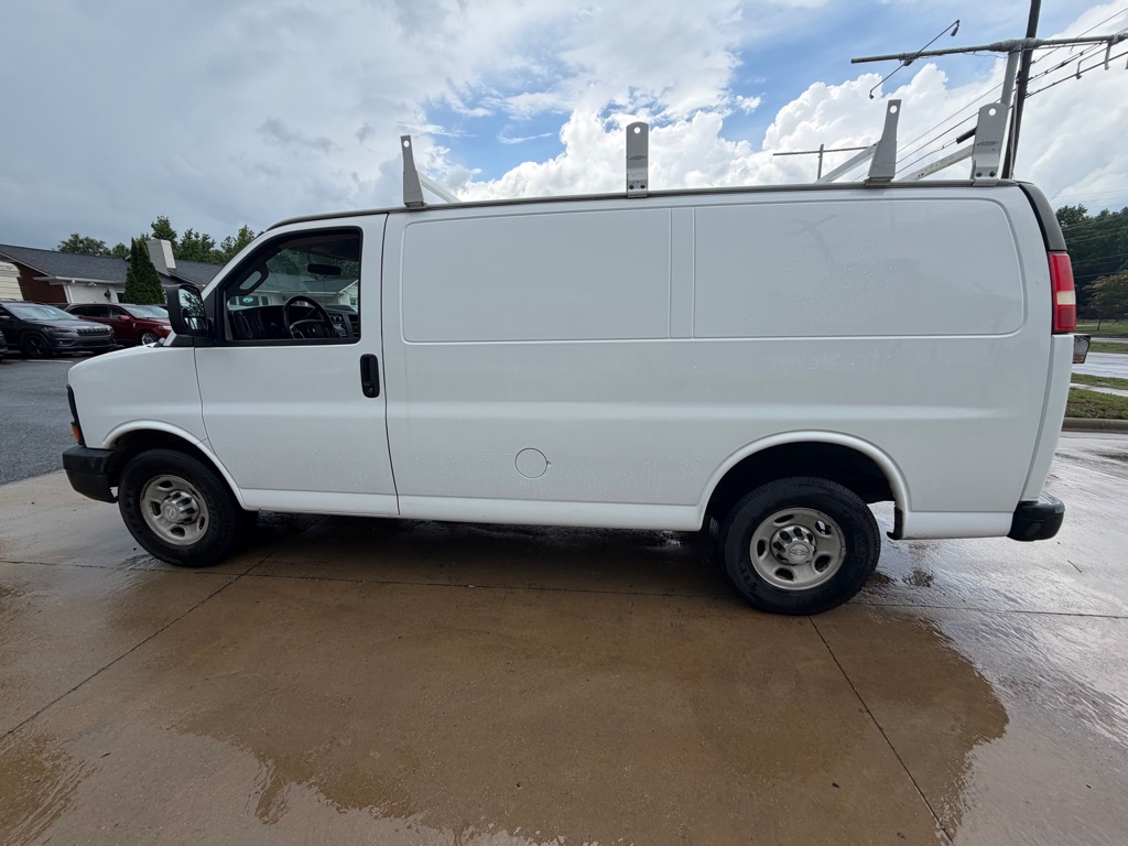 Photo 10 of this CHEVROLET EXPRESS G2500