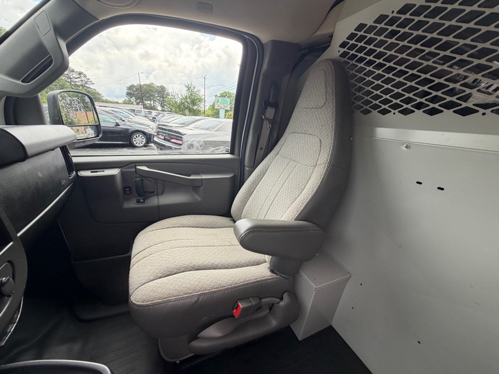 Photo 14 of this CHEVROLET EXPRESS G2500