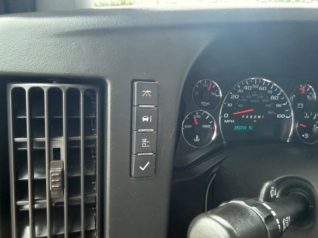 Photo 16 of this CHEVROLET EXPRESS G2500
