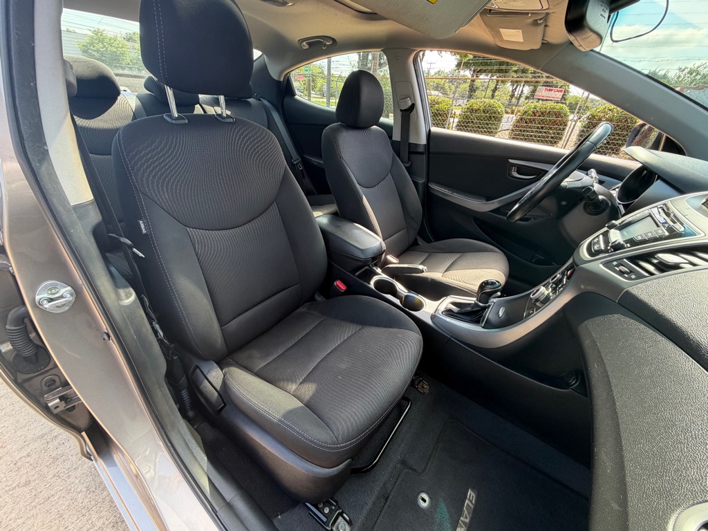 Photo 26 of this HYUNDAI ELANTRA