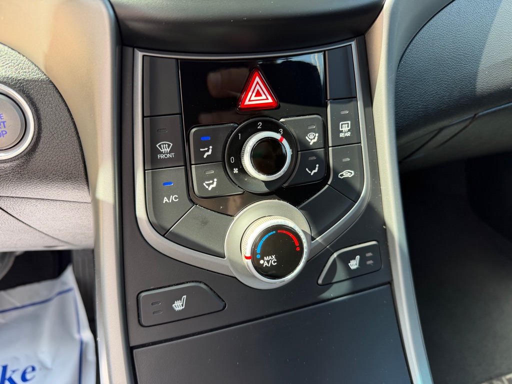 Photo 21 of this HYUNDAI ELANTRA