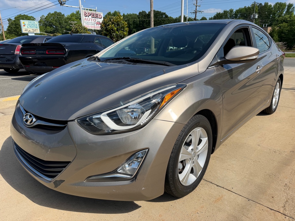Photo 3 of this HYUNDAI ELANTRA