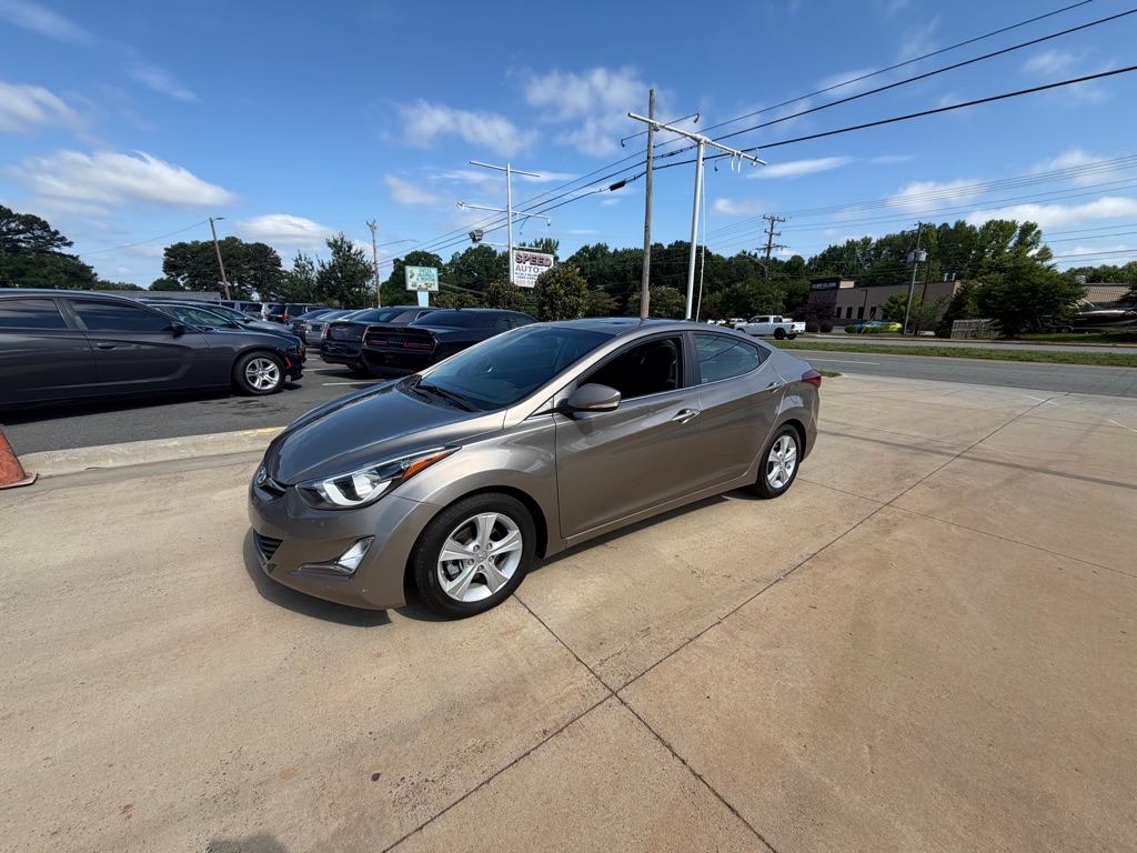 Photo 29 of this HYUNDAI ELANTRA