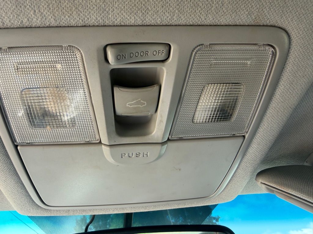 Photo 23 of this HYUNDAI ELANTRA
