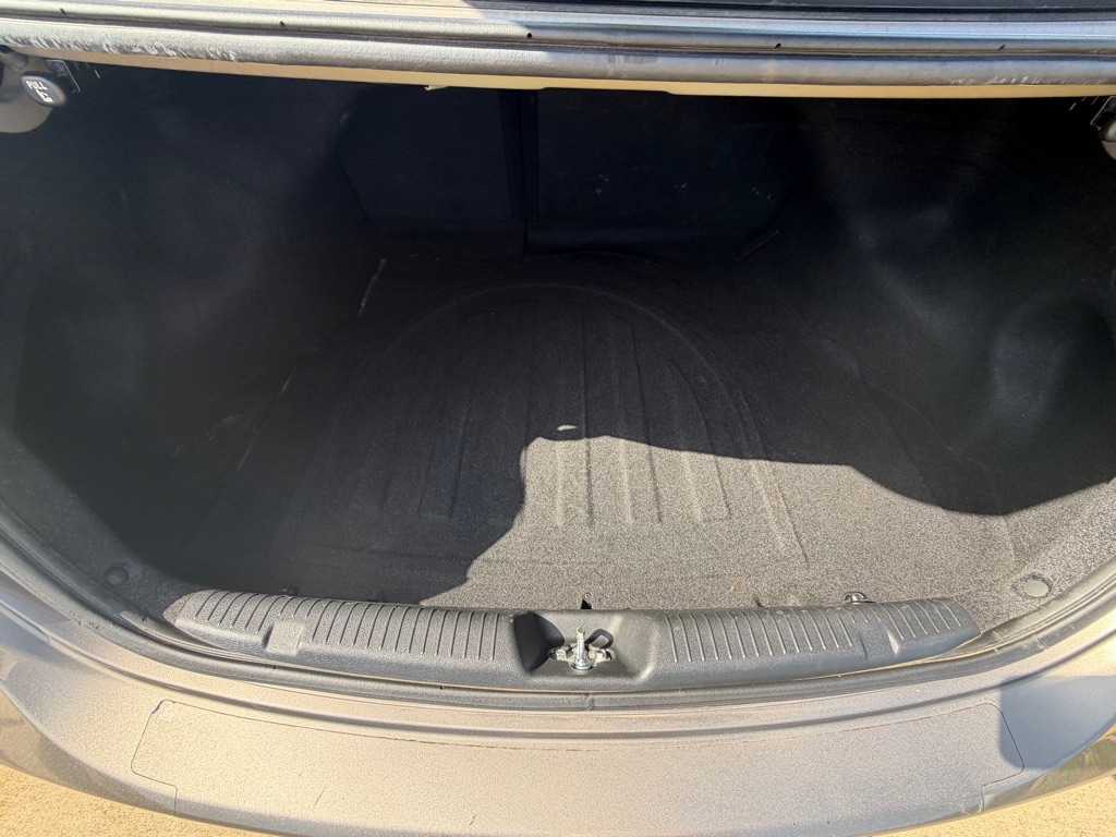 Photo 8 of this HYUNDAI ELANTRA