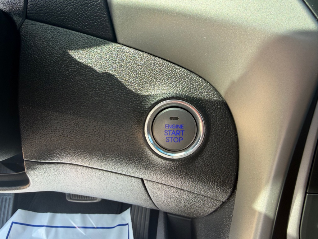 Photo 18 of this HYUNDAI ELANTRA