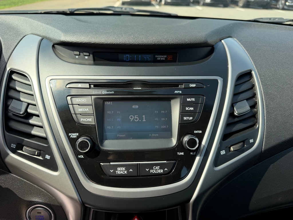 Photo 19 of this HYUNDAI ELANTRA