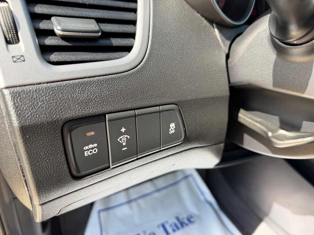 Photo 15 of this HYUNDAI ELANTRA