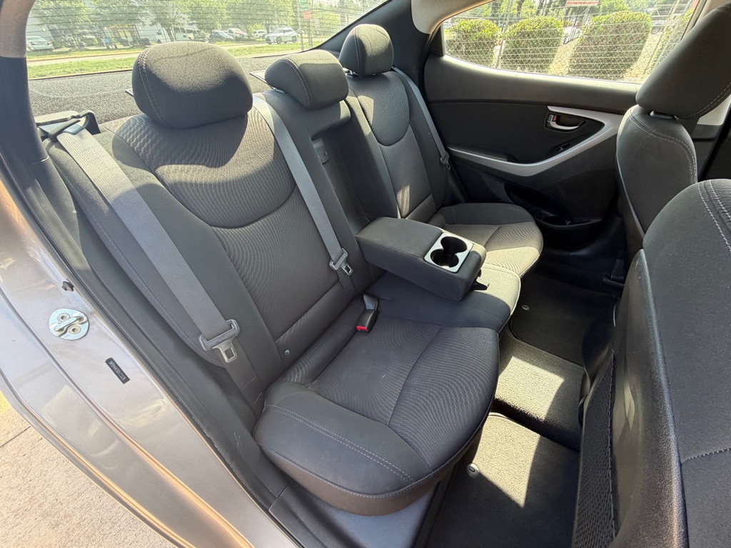 Photo 27 of this HYUNDAI ELANTRA