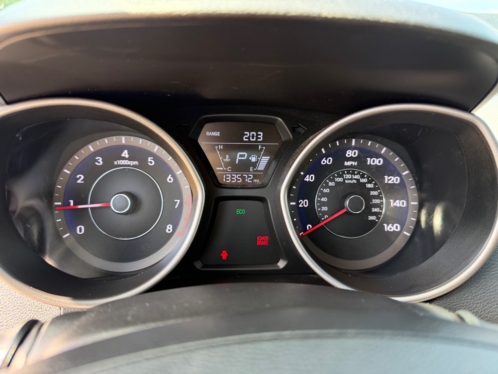 Photo 16 of this HYUNDAI ELANTRA