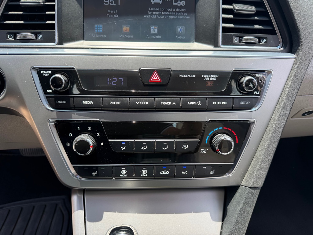 Photo 18 of this HYUNDAI SONATA