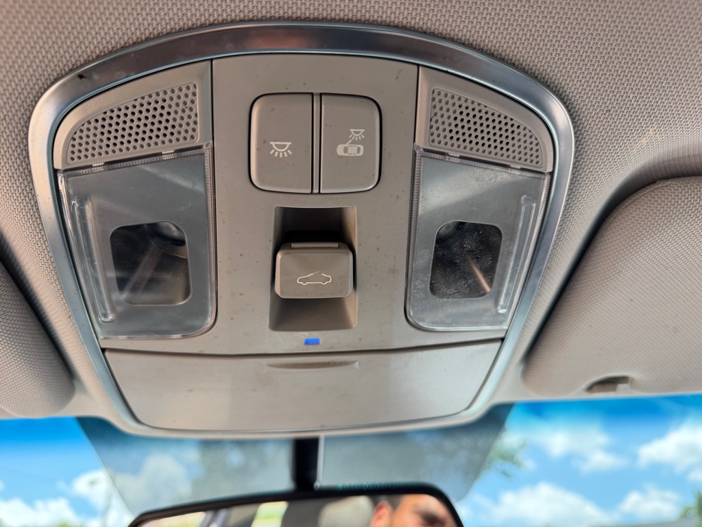 Photo 21 of this HYUNDAI SONATA