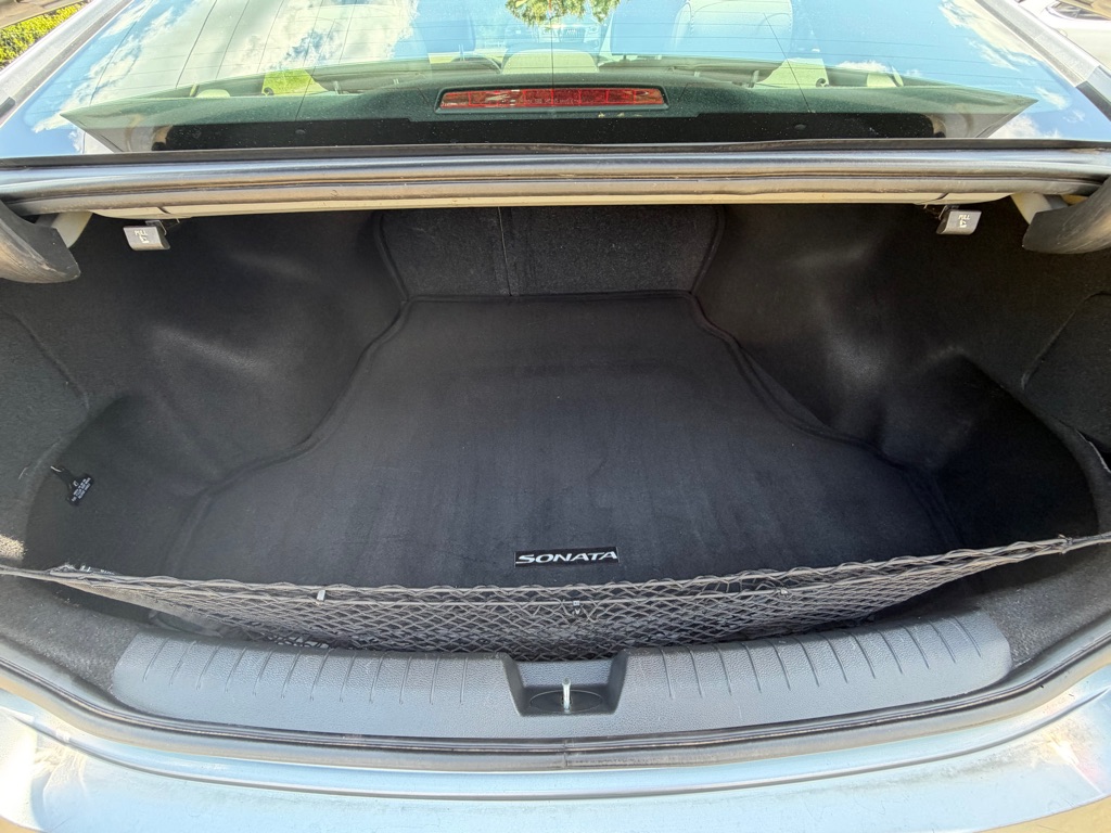 Photo 8 of this HYUNDAI SONATA