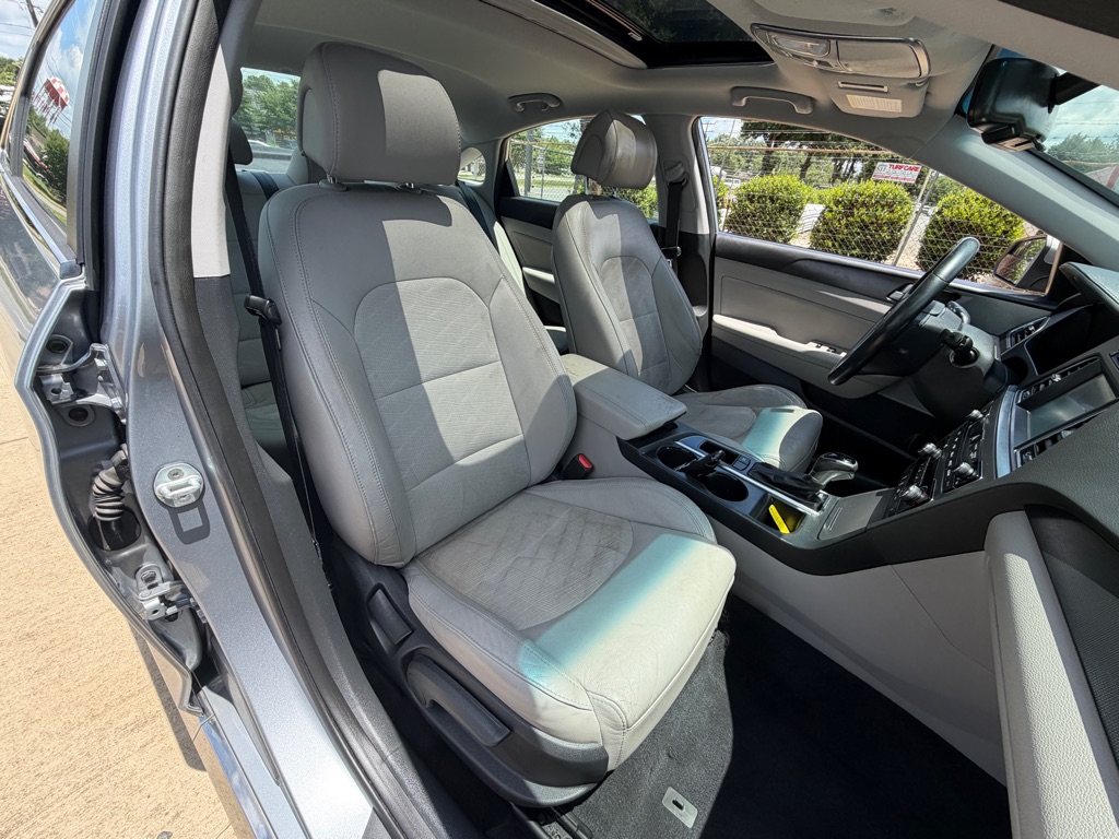 Photo 24 of this HYUNDAI SONATA