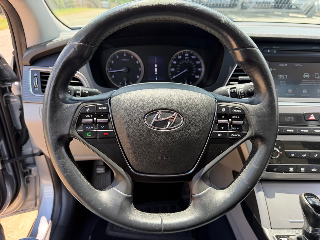 Photo 15 of this HYUNDAI SONATA
