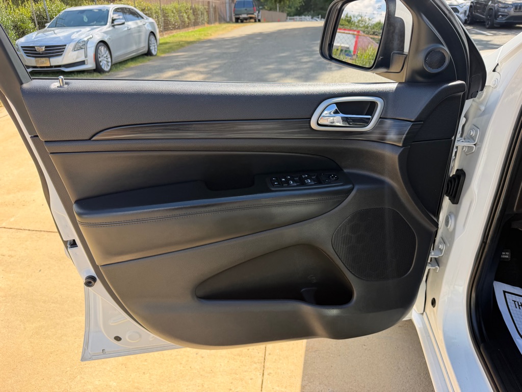 Photo 12 of this JEEP GRAND CHEROKEE