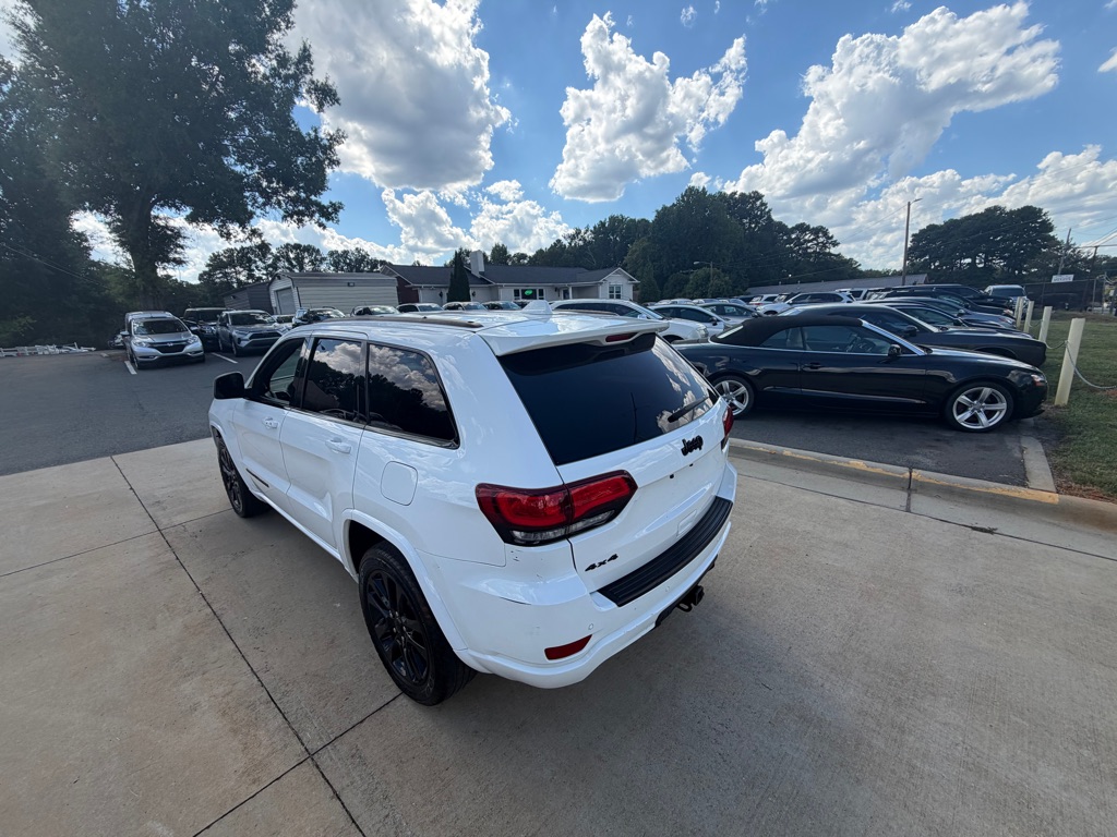 Photo 28 of this JEEP GRAND CHEROKEE