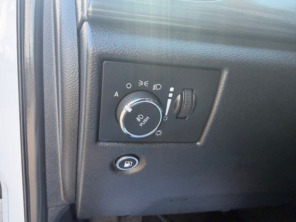Photo 16 of this JEEP GRAND CHEROKEE